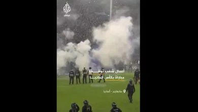 ورود اسب ها و نظامیان به زمین فوتبال! + ویدئو | تصاویری از درگیری آلمانی ورود اسب ها و نظامیان به زمین فوتبال! + ویدئو | تصاویری از درگیری آلمانی